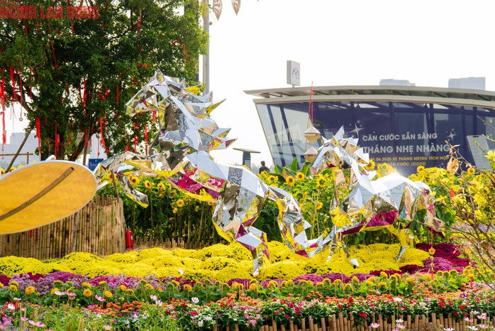 VIDEO: Những điểm amp;#34;check-inamp;#34; linh vật ngựa tại trung tâm TPHCM dịp Tết Bính Ngọ - 17