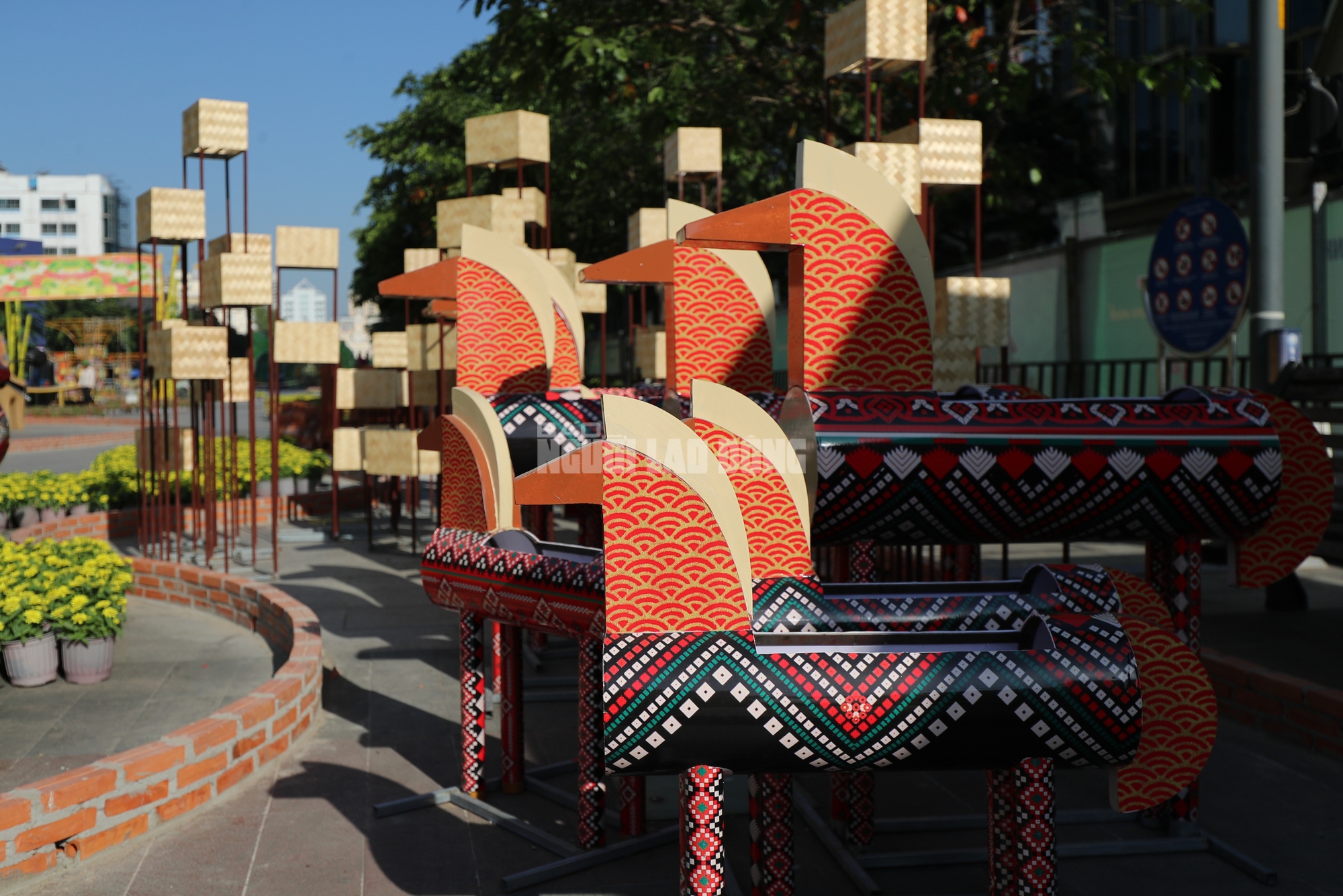 Cận cảnh linh vật ngựa khổng lồ cao 7 m trên đường hoa Nguyễn Huệ - 8