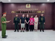 Clip Eva - Khởi tố 4 đối tượng bán ra thị trường hơn 10.000 chai nước hoa giả