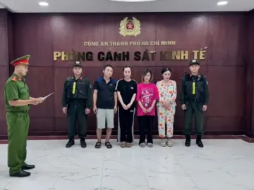 Khởi tố 4 đối tượng bán ra thị trường hơn 10.000 chai nước hoa giả