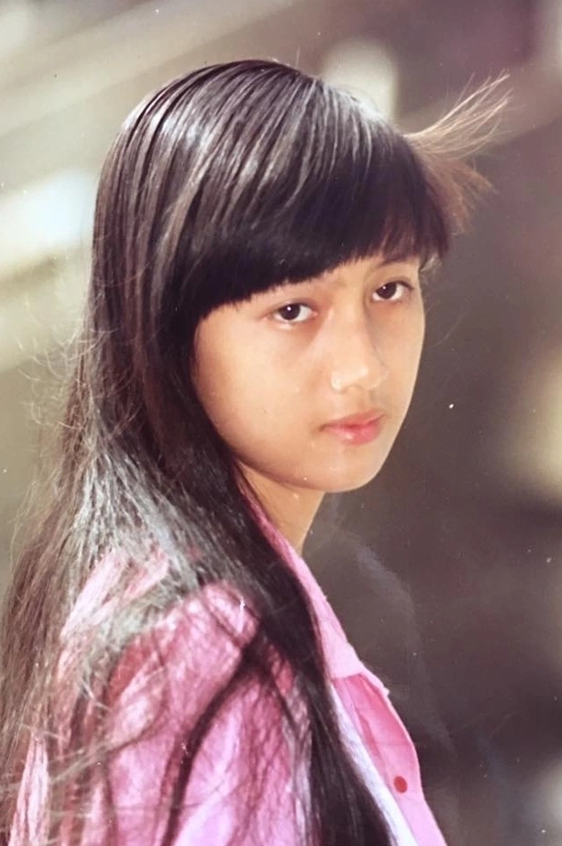 Cô thường để tóc mái ngang, làn da có phần rám nắng do thích chạy nhảy. Với Hiền Mai, những bức ảnh thời thanh xuân là tài sản quý giá. Mỗi khi rảnh, tôi lật từng trang của cuốn album, bồi hồi nhớ về nhiều kỷ niệm, diễn viên nói.