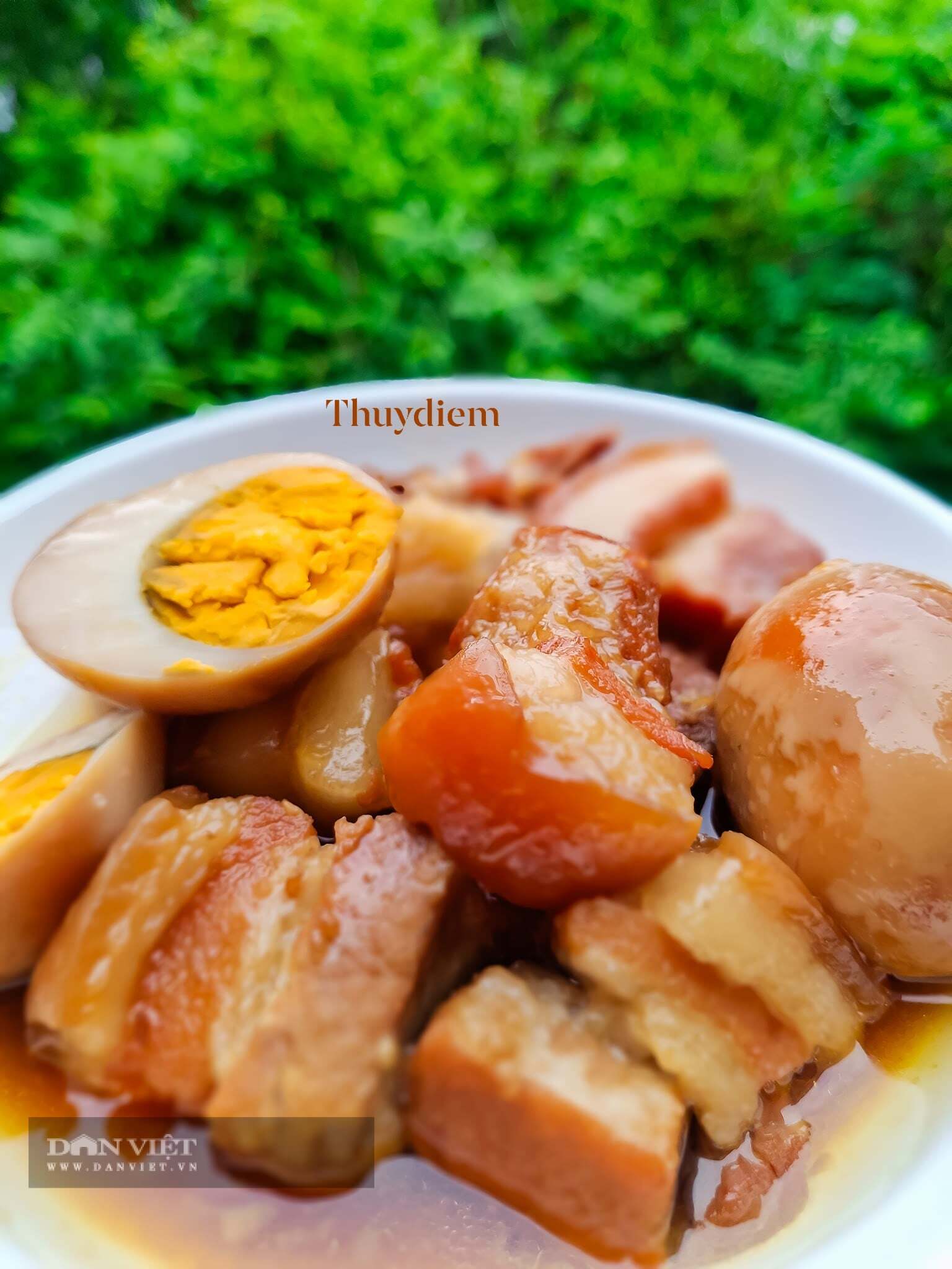 Dùng loại lá này nấu món thịt kho trứng để màu đẹp, nước trong, thơm ngon chuẩn vị ngày Tết - 1