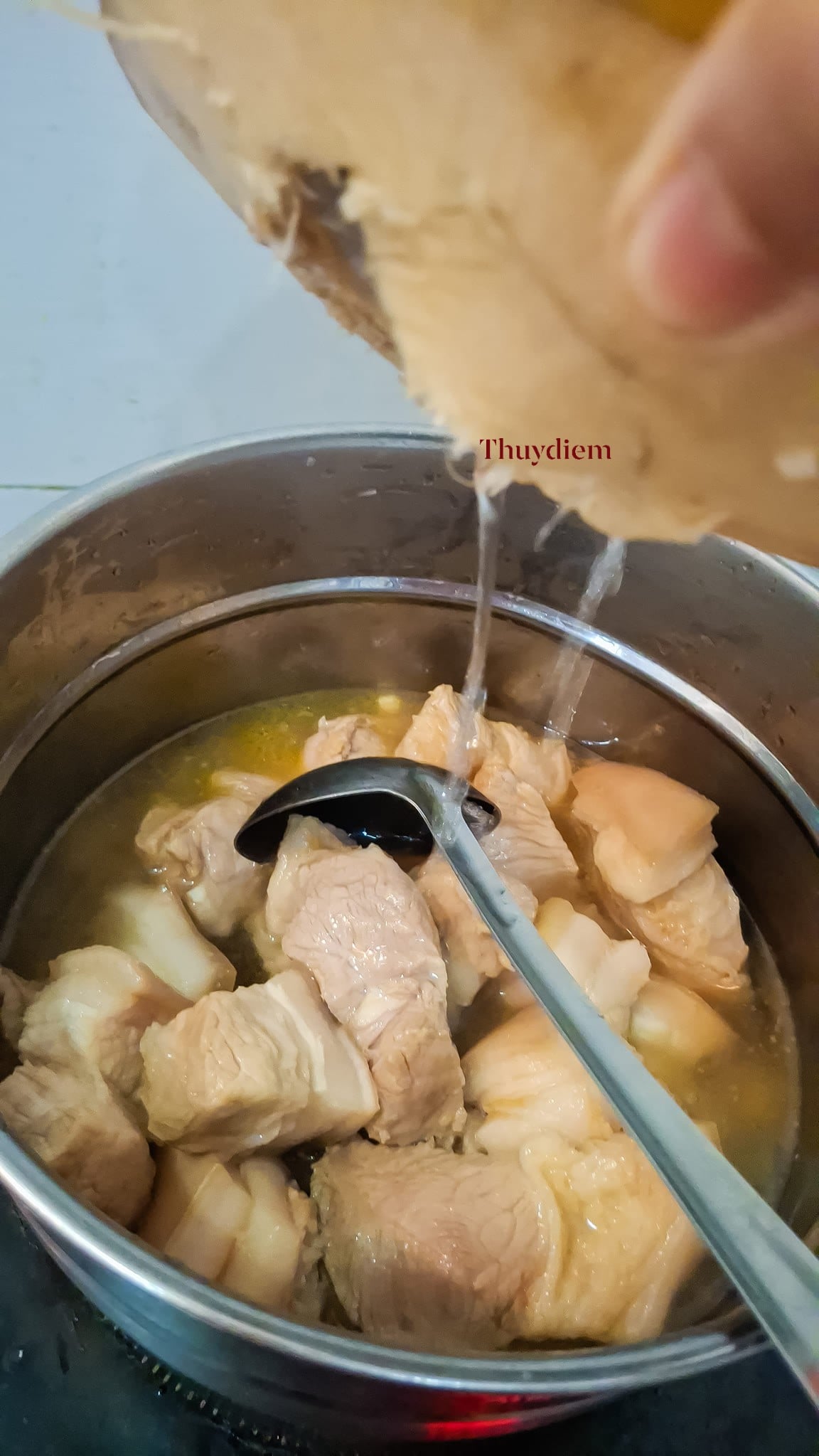 Dùng loại lá này nấu món thịt kho trứng để màu đẹp, nước trong, thơm ngon chuẩn vị ngày Tết - 4