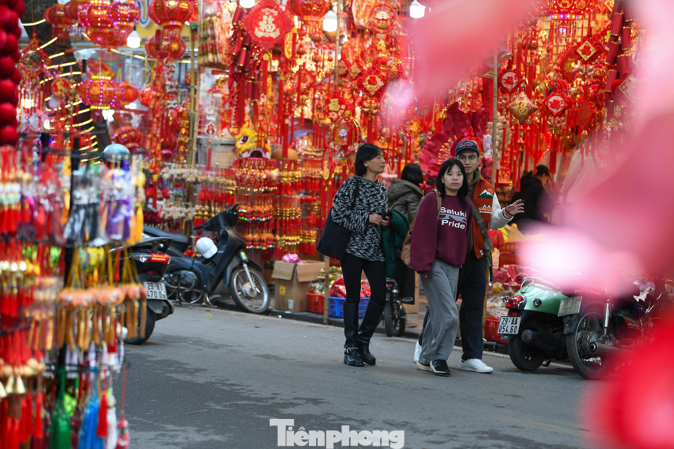 Phố cổ Hà Nội đỏ rực - 4
