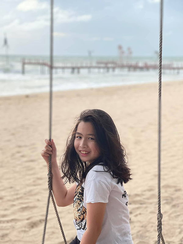 Với con gái, Lưu Hương Giang luôn gần gũi, chăm chút rất kỹ lưỡng. Theo Lưu Hương Giang chia sẻ với Ngôi sao, Mina hát hay nhưng đam mê thời trang hơn âm nhạc.