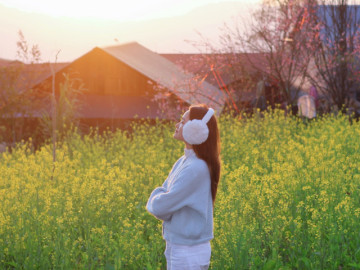 Bản "cổ tích giữa lưng chừng trời" ở Lai Châu, hoa đào, hoa cải nở đẹp như tranh