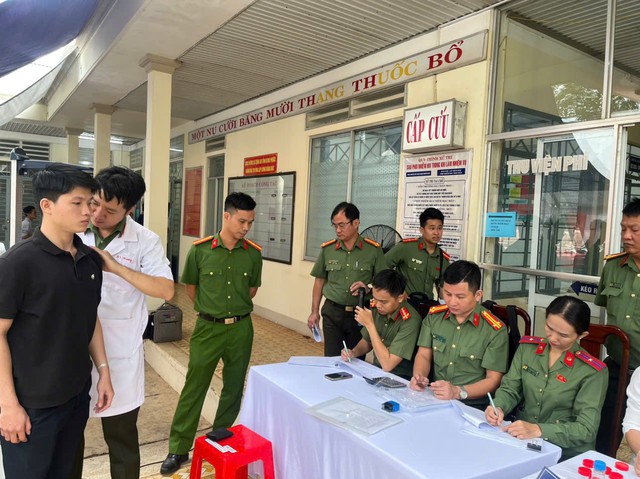 Công dân phải đạt đầy đủ các tiêu chuẩn về sức khỏe theo quy định mới được tuyển chọn nghĩa vụ Công an nhân dân. Ảnh minh họa: TL