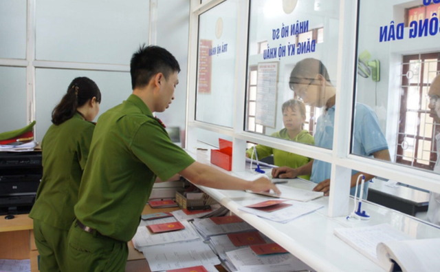 Người dân cần đăng ký thường trú, tạm trú theo quy định. Ảnh minh họa: TL