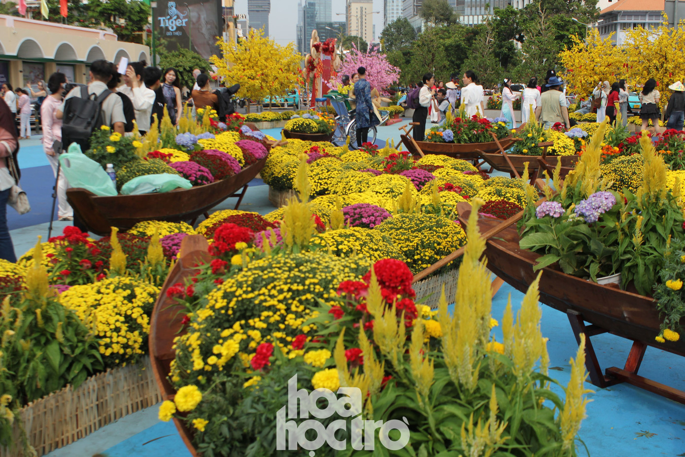 amp;#34;Tọa độamp;#34; check-in siêu hot Tết 2026: Chợ Bến Thành và Hồ Con Rùa amp;#34;thay áo mớiamp;#34; - 2