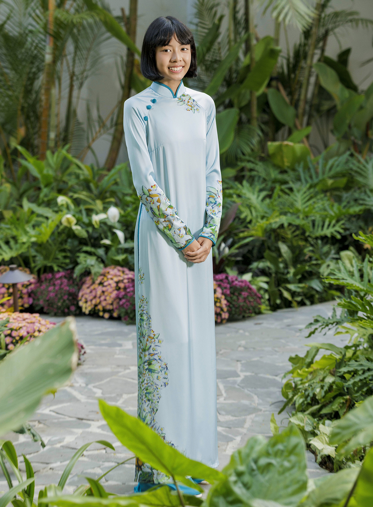 Vợ Bình Minh mang giày 10 cm vẫn amp;#34;lép vếamp;#34; chiều cao bên chồng con - 6