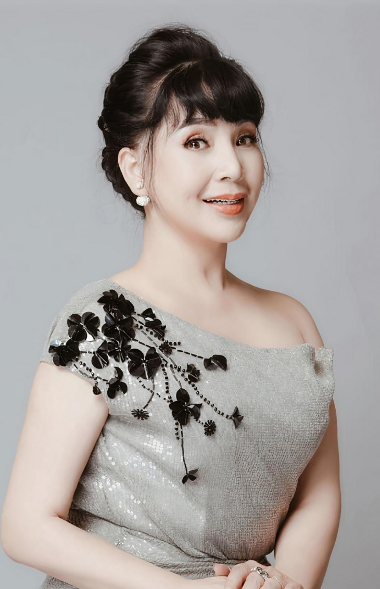 Lan Hương bảo chị chỉ trẻ trung về tâm hồn, còn ngoại hình đã in hằn dấu thời gian.