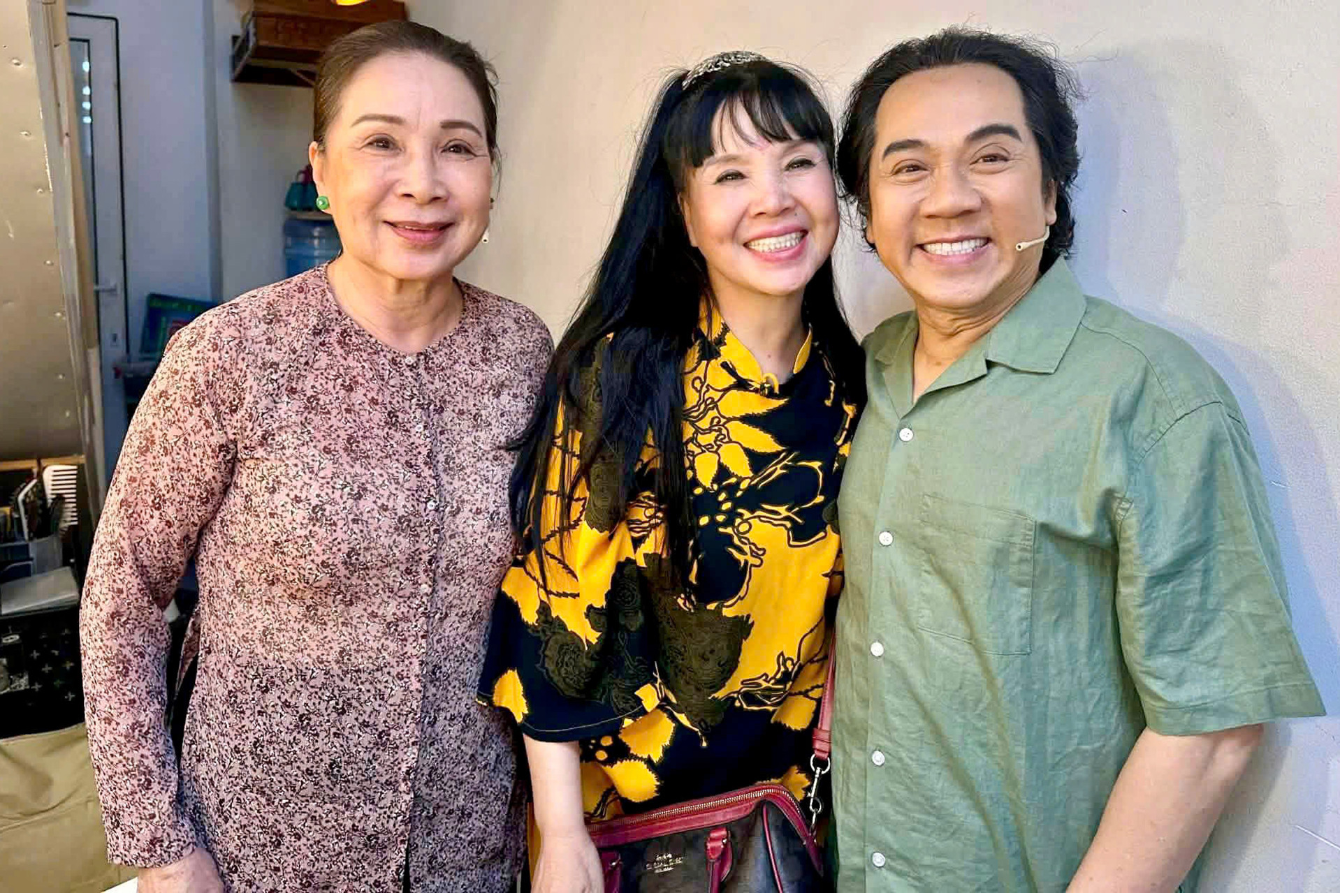 NSND Lan Hương hội ngộ người bạn thân - NSƯT Thành Lộc và đàn chị NSND Kim Xuân hồi cuối tháng 1. 