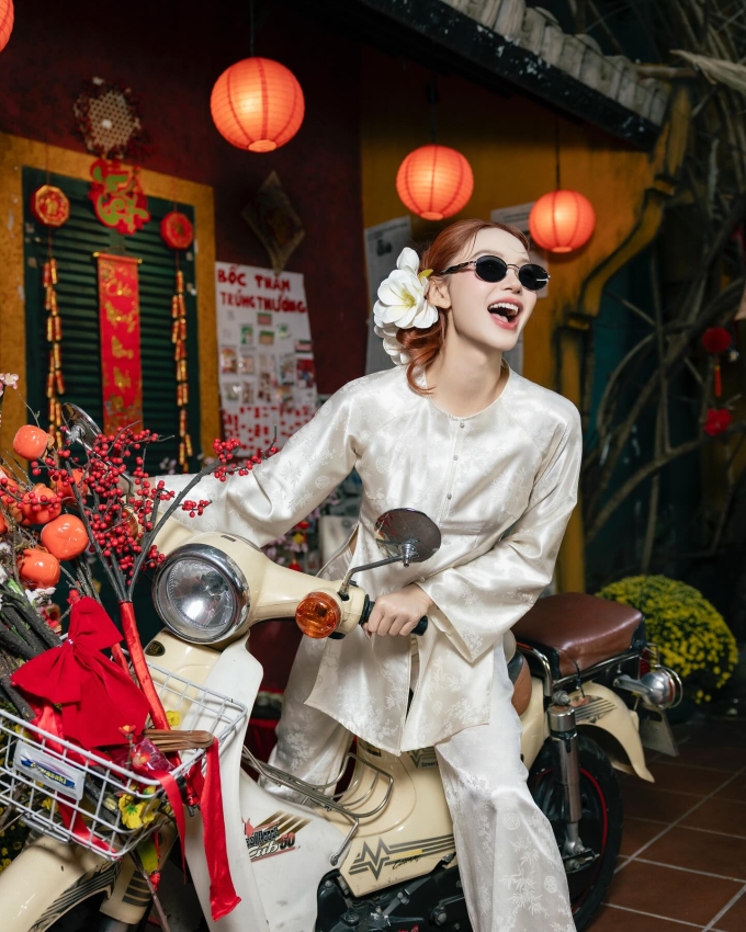 Ngược lại, đỏ, cam, tím hay các tông trắng, bạc nên được tiết chế để tránh xung khắc năng lượng.