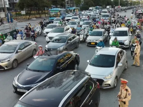 Hà Nội: Cấm xe taxi vào giờ cao điểm trên phố Khâm Thiên từ ngày 14/2