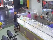 Clip Eva - Cướp giật nhẫn vàng 24K trong chớp mắt và cái kết sau 6 giờ