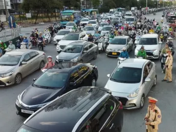 Hà Nội: Cấm xe taxi vào giờ cao điểm trên phố Khâm Thiên từ ngày 14/2