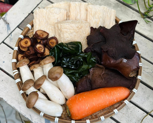 Các nguyên liệu được chuẩn bị để làm giò thủ chay. Ảnh Thanh Huệ