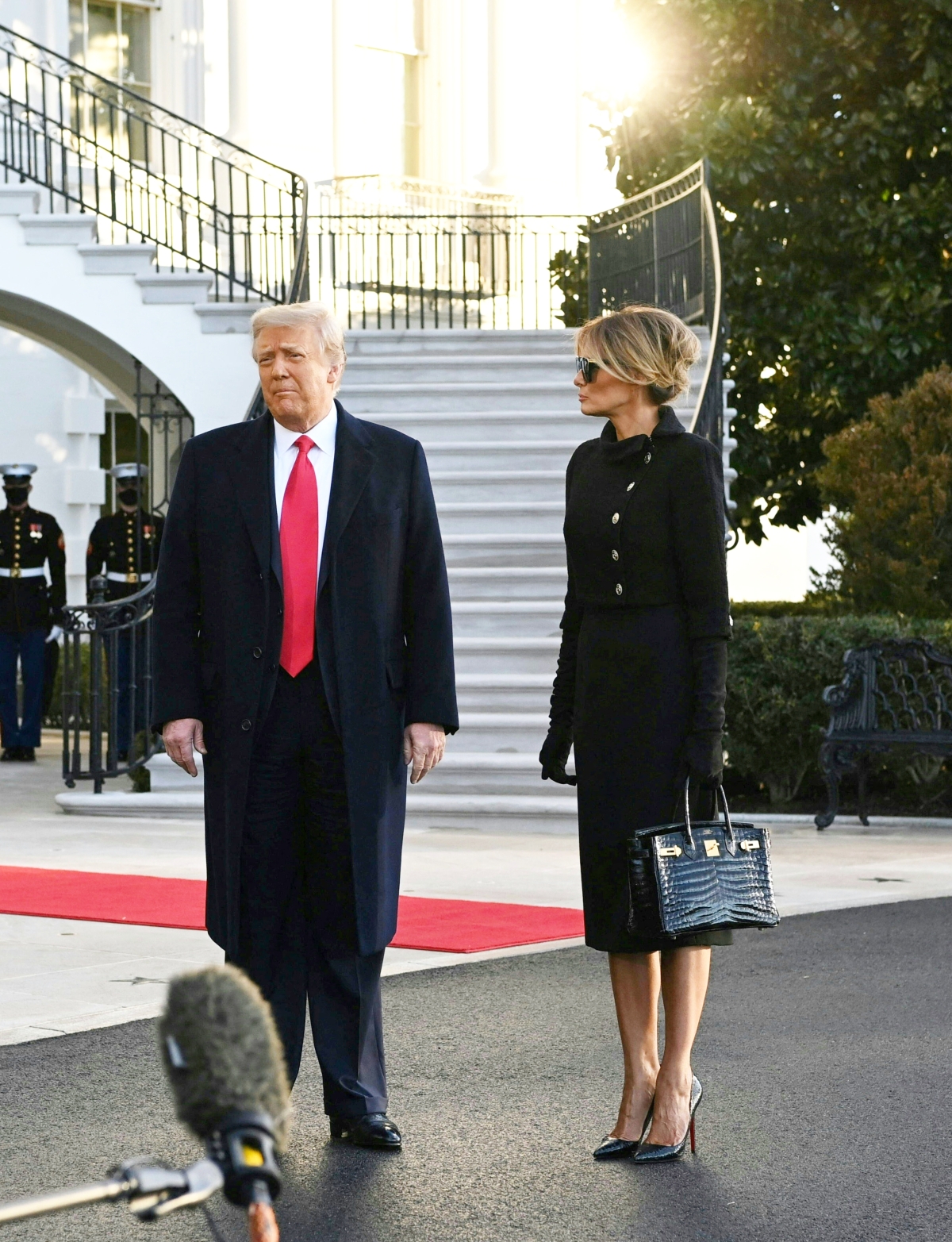 Những chiếc túi đắt nhất của bà Melania Trump - 1