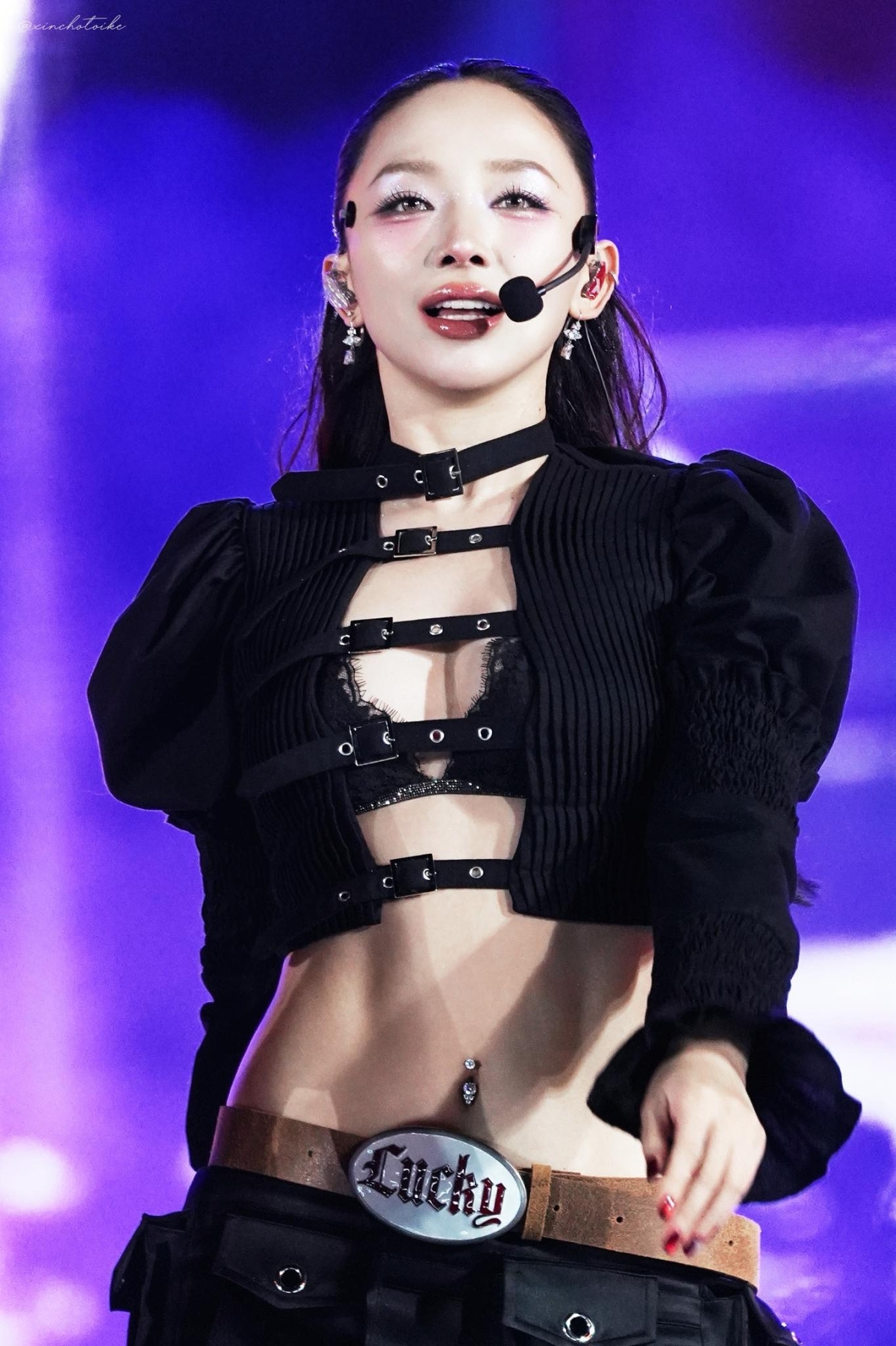 Ở tuổi 37, Tóc Tiên có thân hình gọn gàng, mảnh mai. Cô thường được khen nóng bỏng và cá tính không kém các cô gái Gen Z.