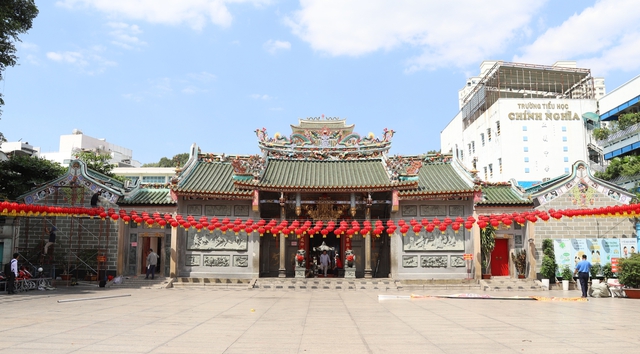 Theo các nhà nghiên cứu văn hóa, hình tượng Xích Thố trong dân gian tượng trưng cho sự trung nghĩa, bền bỉ và chiến thắng. Tập tục chui qua bụng ngựa xuất hiện tại nhiều đền, miếu thờ Quan Công, đáp ứng nhu cầu tín ngưỡng và đời sống tinh thần của người dân.