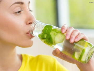 Vì sao nên uống nước khi thức dậy dịp Tết? 5 lợi ích đơn giản nhưng nhiều người lại quên mất