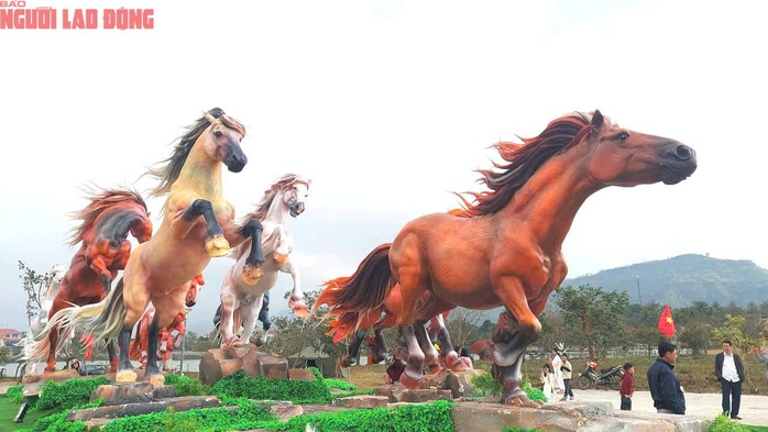 Bình chọn linh vật ngựa Tết Bính Ngọ: Lộ diện amp;#34;Ngũ mãamp;#34; dẫn đầu cuộc đua - 2