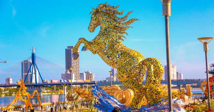 Các linh vật ngựa ở Đà Nẵng gây ấn tượng mạnh không chỉ bởi sự sáng tạo trong chế tác mà còn là câu chuyện đằng sau mỗi tác phẩm đều chứa đựng thông điệp của địa phương: Đoàn kết, vươn cao, bứt phá