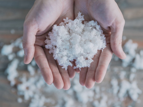 Vì sao người Việt có tục "đầu năm mua muối, cuối năm mua vôi"?