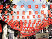 Clip Eva - Cả phường thi "hoa hậu" tuyến đường đón Tết