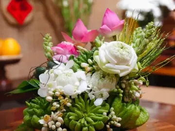 Đi lễ chùa nên chọn hoa gì để cầu bình an và may mắn?