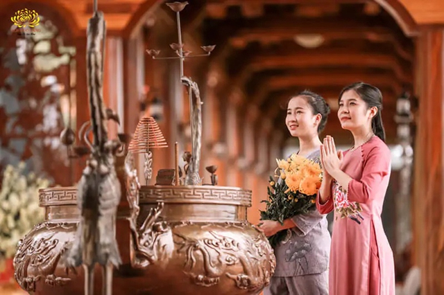 Gợi ý 16 địa điểm đi lễ chùa đầu năm ở Hà Nội “cầu bình an, cầu may, cầu duyên” 19 Đi chùa đầu năm từ lâu đã không còn chỉ là một nghi thức tôn giáo, mà đã trở thành một nét đẹp văn hóa ăn sâu vào tâm thức của người Việt. Ảnh minh họa: TL