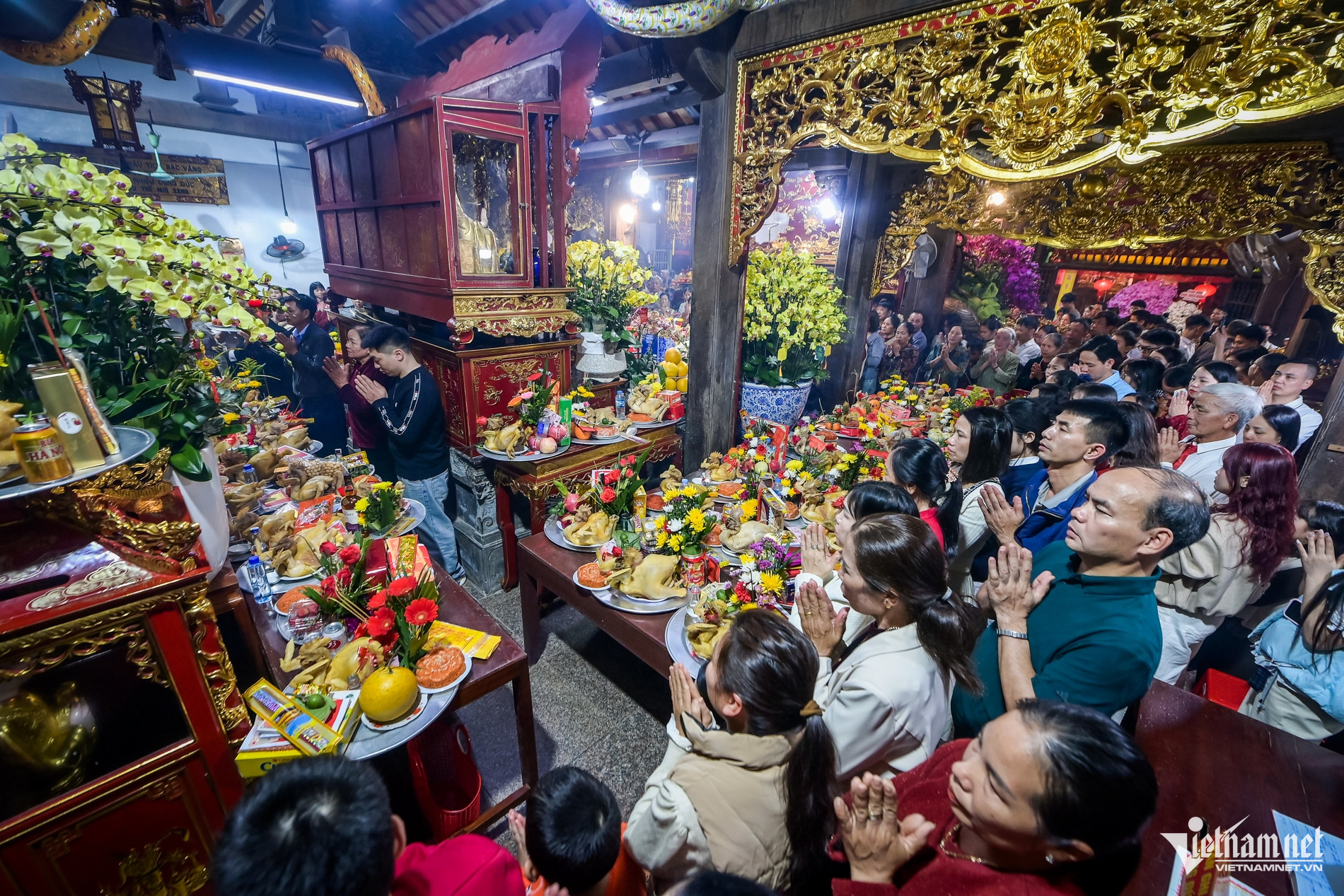 Đêm giao thừa, cả làng ở Ninh Bình mang mâm xôi gà đi lễ Phủ - 1