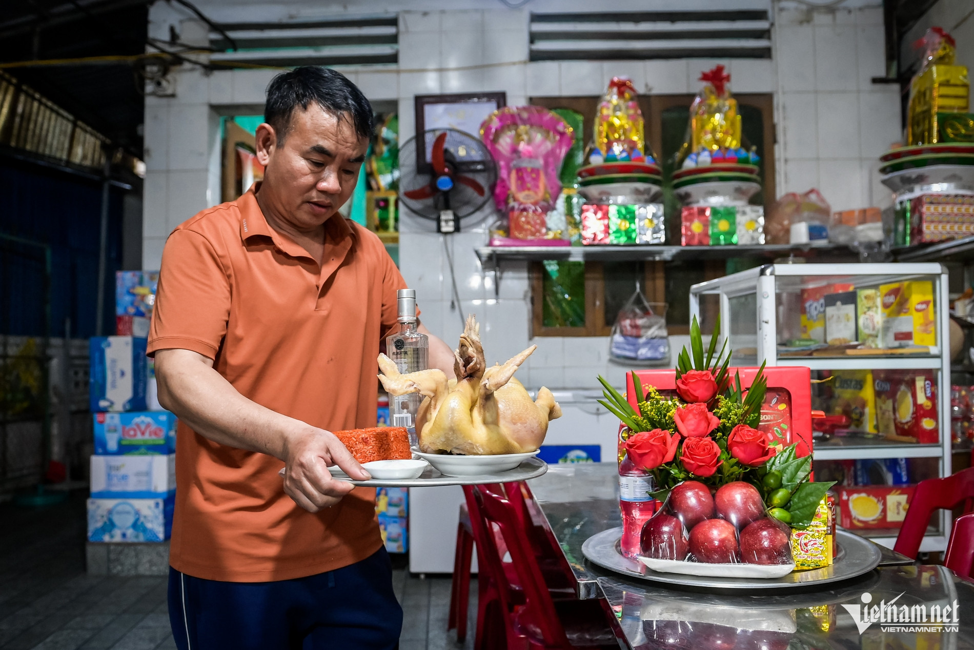 Đêm giao thừa, cả làng ở Ninh Bình mang mâm xôi gà đi lễ Phủ - 2