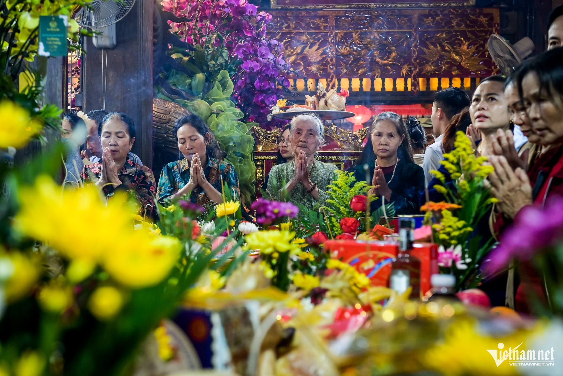 Đêm giao thừa, cả làng ở Ninh Bình mang mâm xôi gà đi lễ Phủ - 7