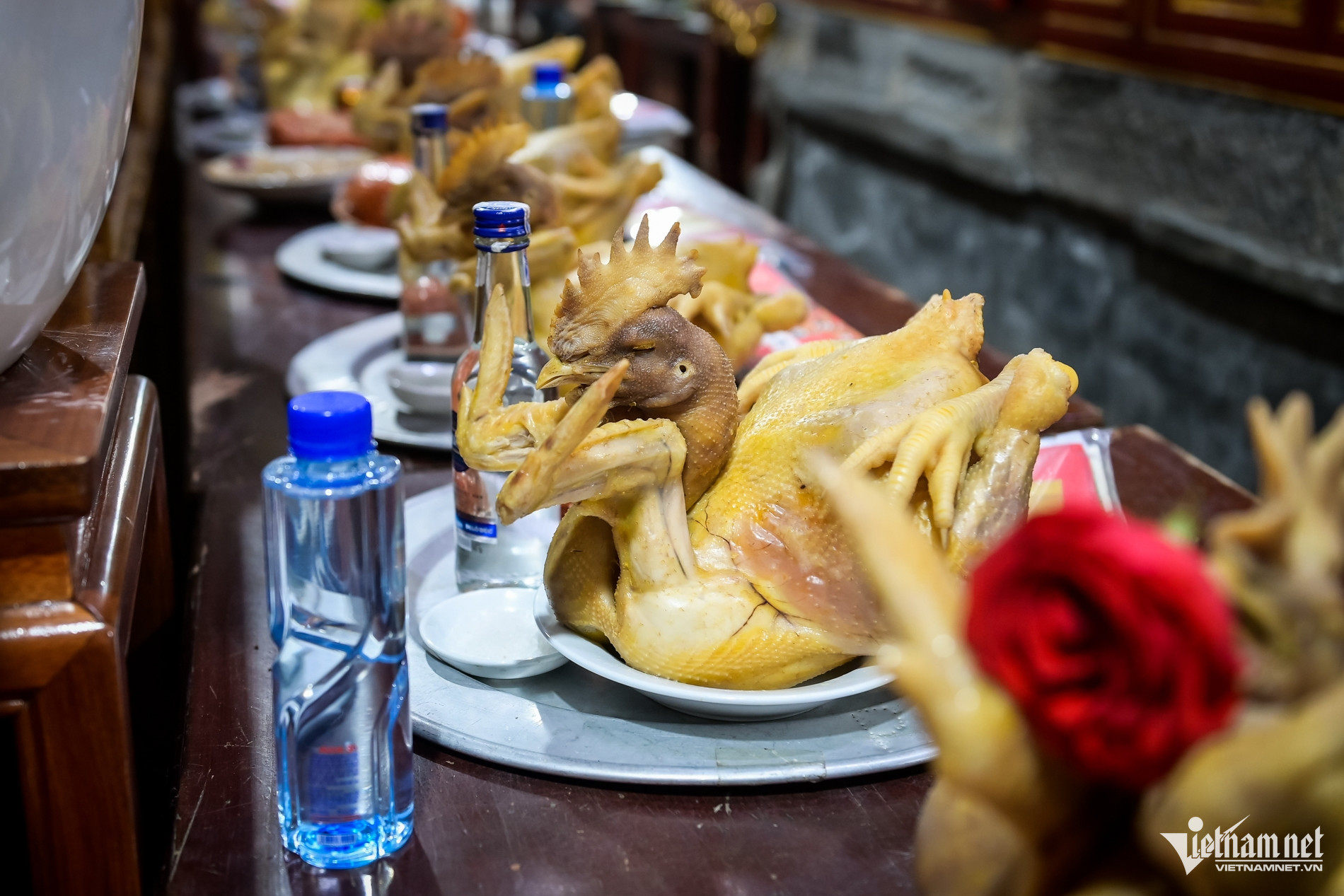 Đêm giao thừa, cả làng ở Ninh Bình mang mâm xôi gà đi lễ Phủ - 6