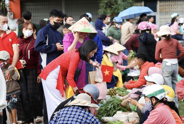 Tại phiên chợ Gò, người bán không hề nói thách và người mua cũng không trả giá