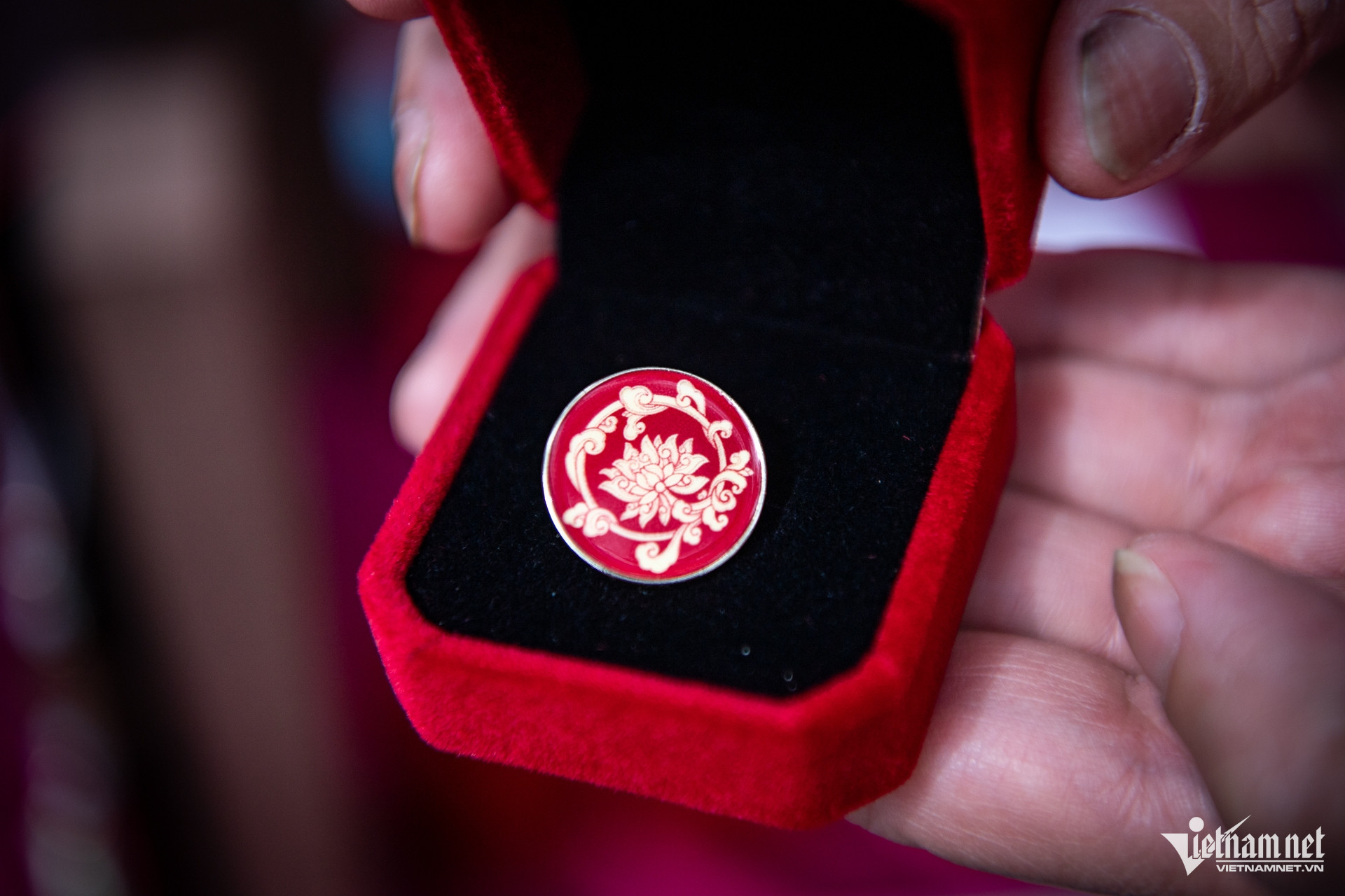 Người dân đổ về đền, chùa Hà Nội cầu may ngày đầu năm - 4