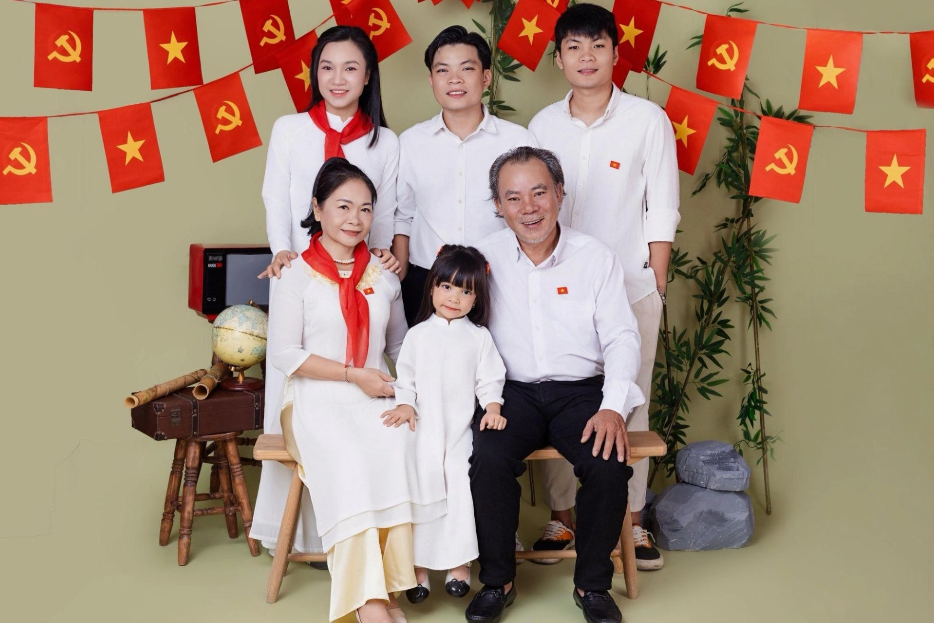 Gia đình 3 thế hệ của nghệ sĩ Phương Bình. 