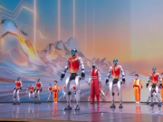 Clip Eva - Độc lạ robot hình người Trung Quốc múa kiếm điêu luyện mừng năm mới, phô diễn kỹ thuật đỉnh cao khiến thế giới kinh ngạc