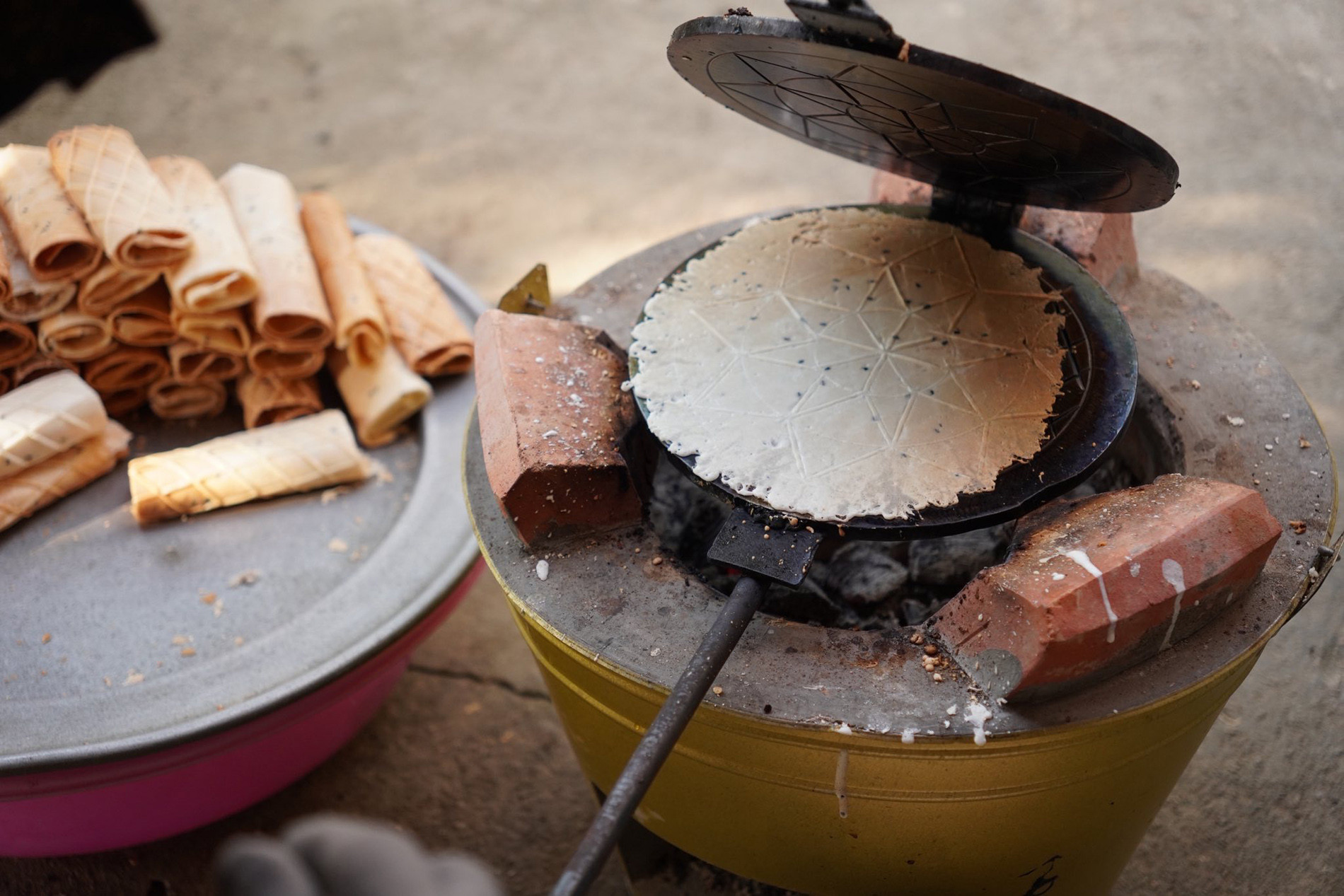 Món ngon ngày Tết ở miền Tây ăn giòn rụm, gợi nhớ tuổi thơ bao người - 1