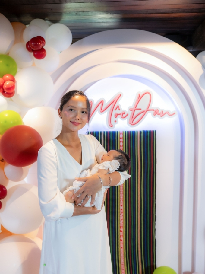 HHen Niê hạnh phúc vì Tết này có con. Ảnh: NVCC