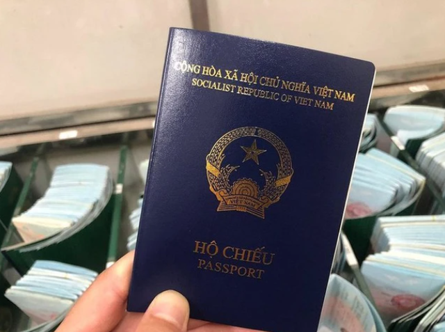 Luật không quy định độ tuổi cụ thể để được cấp hộ chiếu. Do đó, năm 2026, ở bất cứ ở độ tuổi nào, công dân Việt Nam đều có thể xin cấp hộ chiếu. Ảnh minh họa: TL