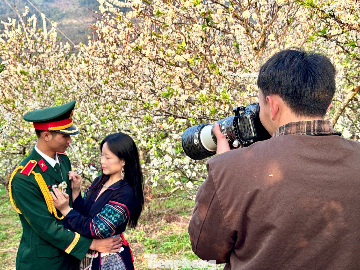 Kiếm bộn tiền nhờ dịch vụ sống ảo ăn theo mùa hoa Mộc Châu 35 Kiếm bộn tiền nhờ dịch vụ amp;#34;sống ảoamp;#34; ăn theo mùa hoa Mộc Châu - 15