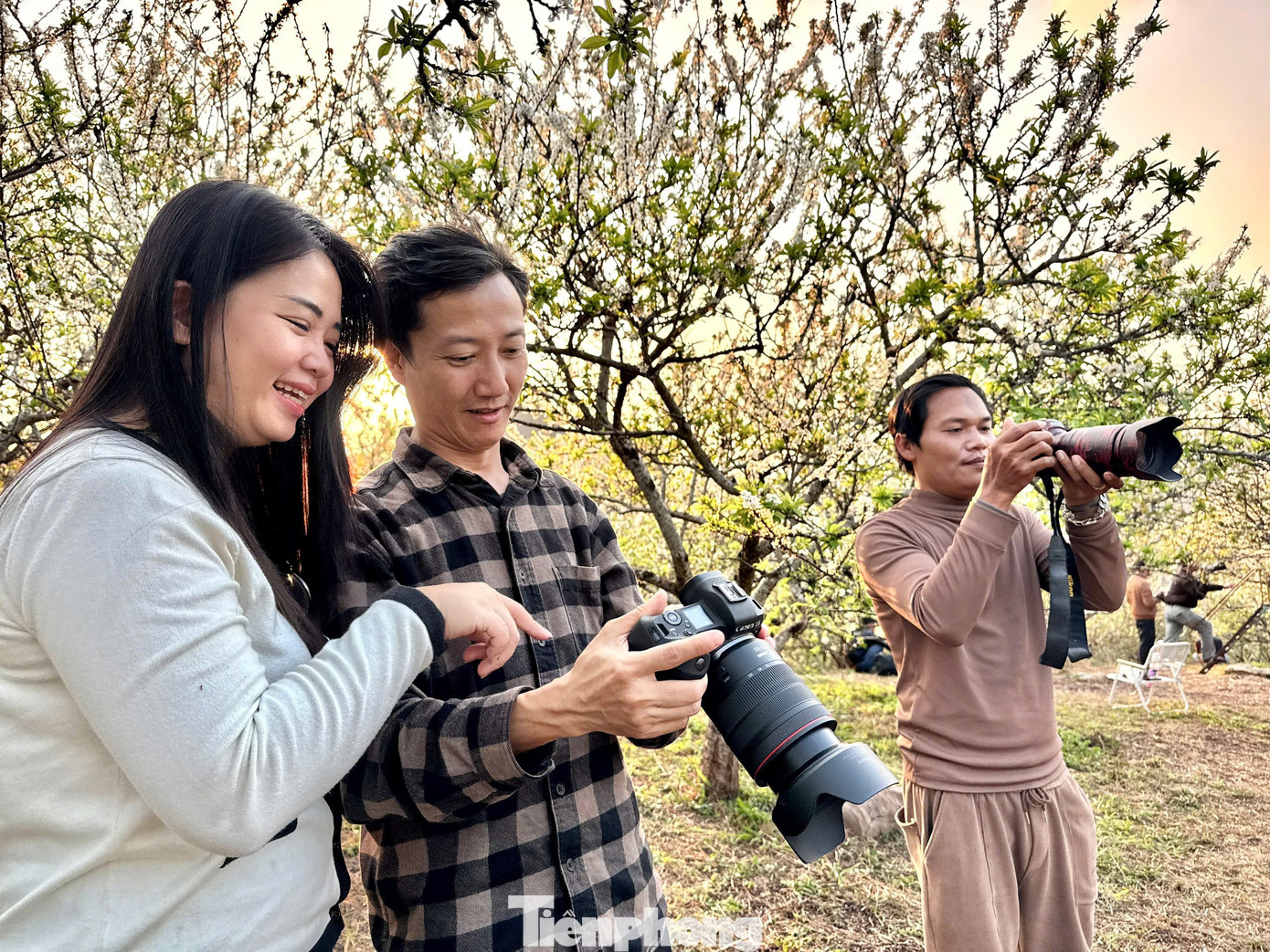 Kiếm bộn tiền nhờ dịch vụ sống ảo ăn theo mùa hoa Mộc Châu 37 Kiếm bộn tiền nhờ dịch vụ amp;#34;sống ảoamp;#34; ăn theo mùa hoa Mộc Châu - 17