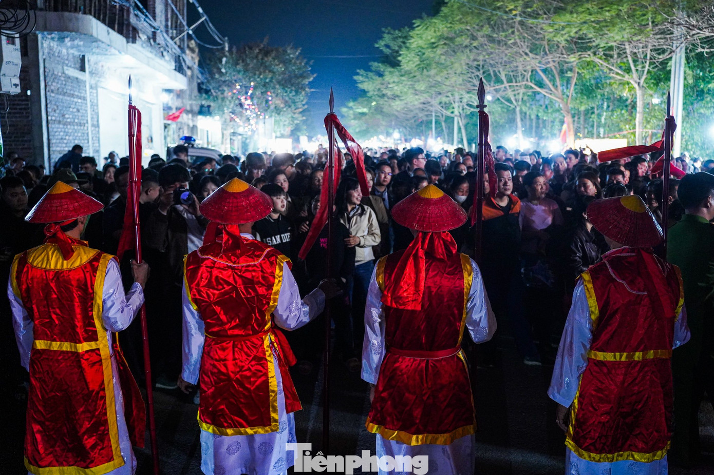 Huyền bí phiên chợ âm dương chỉ họp một lần lúc nửa đêm 22 Huyền bí phiên chợ âm dương chỉ họp một lần lúc nửa đêm - 3