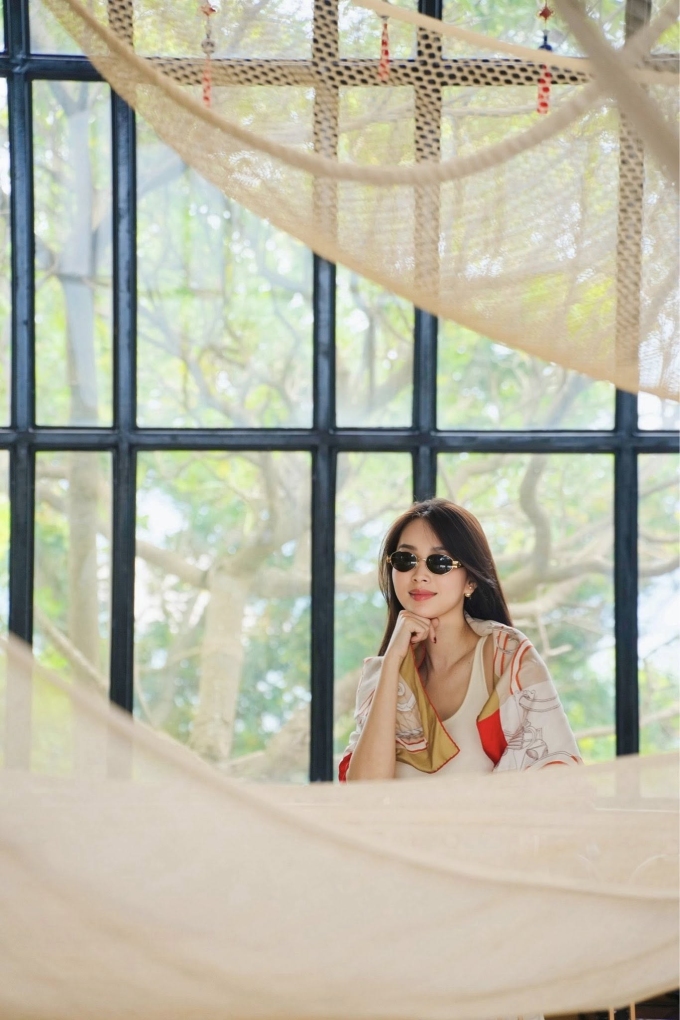 Nhiều người nhận xét Đặng Thu Thảo vẫn giữ được vóc dáng mảnh mai và nhan sắc thần tiên tỷ tỷ, gần như không có gì khác so với thời làm đám cưới, dù đã là mẹ ba con.