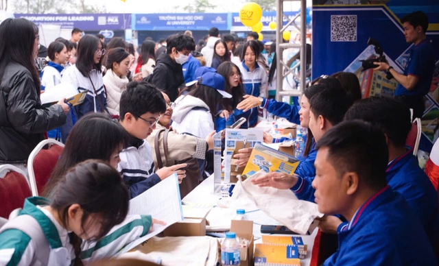 Thí sinh được đăng ký tối đa 15 nguyện vọng vào các chương trình đại học và phải sắp xếp theo thứ tự ưu tiên từ cao xuống thấp theo quy định mới của Bộ GDamp;ĐT.