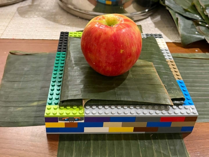 Quỳnh Anh đánh giá khuôn Lego rất ổn, giúp bánh vuông vức, chắc tay không kém khuôn gỗ.