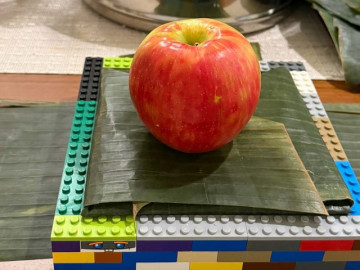 Bếp Eva - Vợ Việt ở Mỹ gây sốt khi gói bánh chưng bằng khuôn Lego