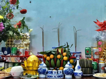 Có cần thay 3 hũ gạo muối nước trên bàn thờ ngay sau Tết 2026 không?